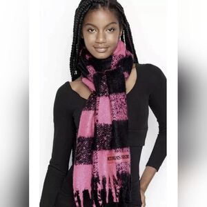 💕VICTORIA'S SECRET Buffalo Check Fuchsia & Black Scarf Wrap Shawl